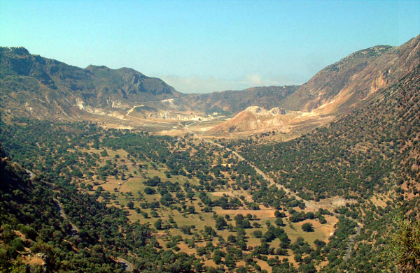 The flat part of Nisyros caldera viewed from NE (May 19, 2002)